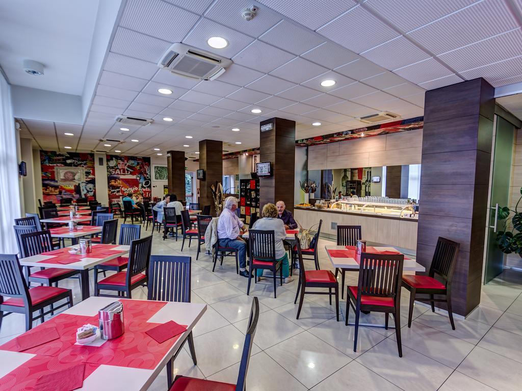 大都会酒店 罗维戈 外观 照片